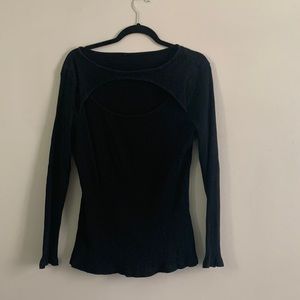 black long-sleeved tol, pretty neckline